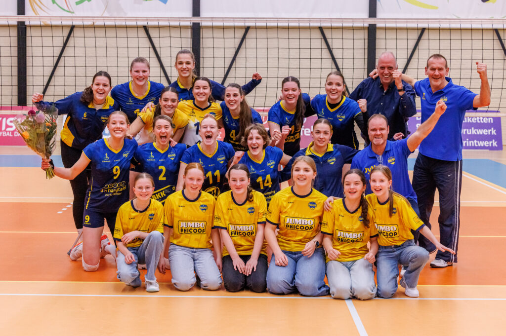 Dames 1 pakt 3-1 winst op Somas Activia