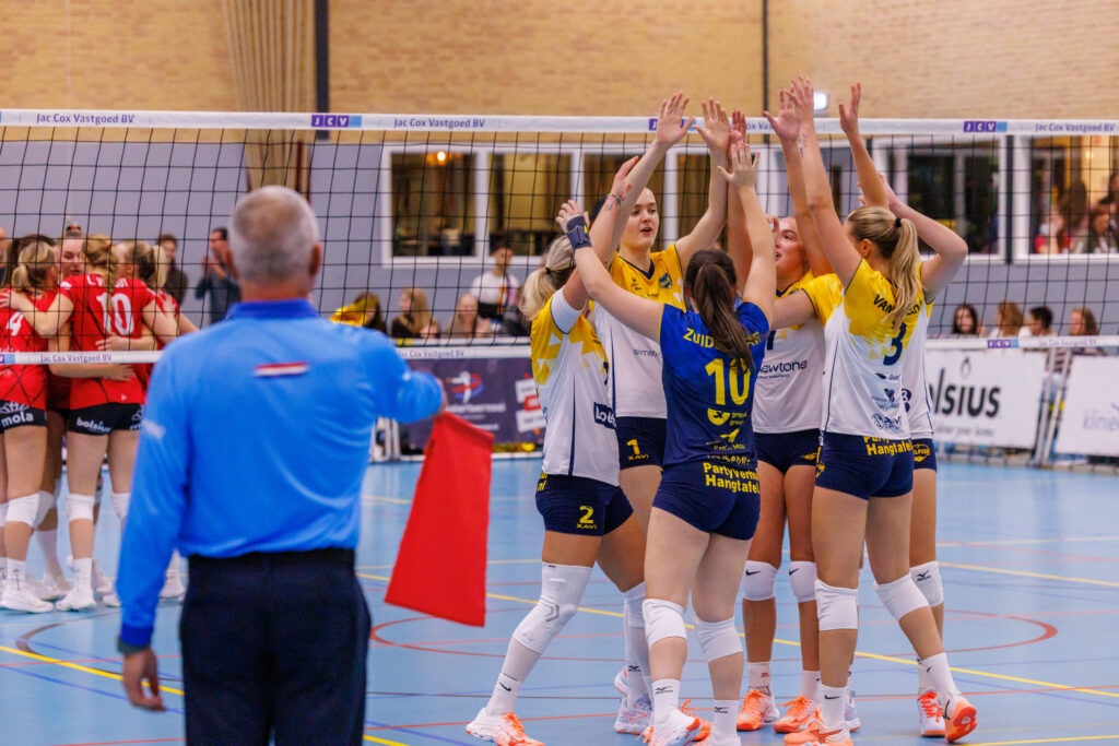 Dames 1 zet een stap vooruit
